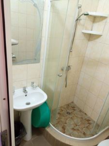 Фотография #6 из 12 - Гостевой дом "ДонБас". Кухня и сан узел в каждом номере