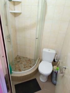 Фотография #5 из 12 - Гостевой дом "ДонБас". Кухня и сан узел в каждом номере